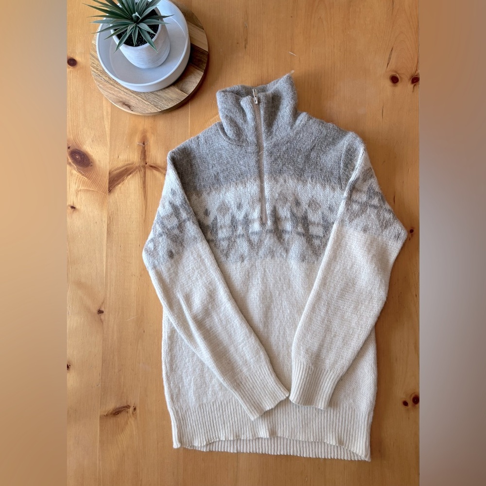 Elegant Two-Tone Turtleneck Sweater